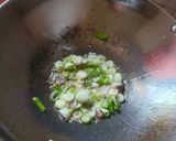 Foto langkah ke 2 dari resep Nasi Goreng Daun Bawang.