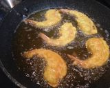 Foto del paso 4 de la receta: Gambas en gabardina con guarnición de puré de patata y queso