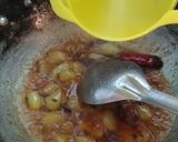 A picture of step 2 of Green Grapes Ki Khatti Meethi Sabzi / Chutney.