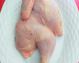 Foto del paso 1 de la receta: Pollo asado con manzanas ácidas y salsa suave de chocolate