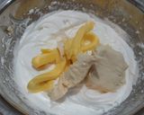 Foto langkah ke 8 dari resep Carrot Cake with Cream Cheese Frosting and Kitkat Topping.
