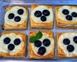 Hình bước làm 3 của món Bánh Ngàn Lớp Phô Mai Việt Quất (Blueberry Cream Cheese Danish)