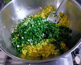 A picture of step 2 of Matar Poha.