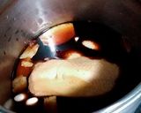 A picture of step 1 of Soy sauce chicken (ayam kecap).