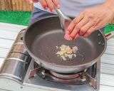 รูปขั้นตอนการทำที่ 3 ของ แหนมผัดไข่ หรือ ไข่ผัดแหนม รสเปรียวกลิ่นหอม อร่อยจนต้องซี้ดปาก