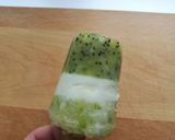 A picture of step 6 of Fruit ice cream kiwi and apple.