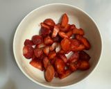 Foto langkah ke 1 dari resep Roasted Milk Tea Strawberry.