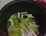 Foto langkah ke 4 dari resep Mi Sayur Rice Cooker.