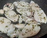 Foto del paso 4 de la receta: Chipirones a la plancha con cebolla pochada