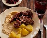Sztuka mięsa z sosem chrzanowym, ziemniakami i ćwikłą krok przepisu 3 zdjęcie