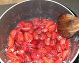 Foto langkah ke 2 dari resep Korean ice strawberry milk.
