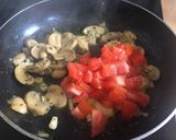 Foto del paso 2 de la receta: Champis rehogados con tomate