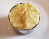 Foto del paso 8 de la receta: Contramuslos de pollo rellenos de dátiles y jamón serrano