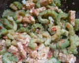 Foto langkah ke 2 dari resep Oseng Pare dan Tempe.