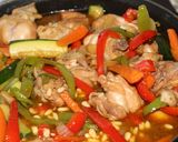 Foto del paso 5 de la receta: Chop Suey de pollo verduras y piñones