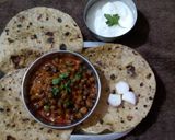 A picture of step 3 of Spicy chana.