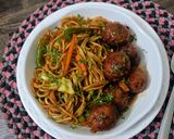 शेजवान नूडल्स विथ मंचूरियन (Schezwan noodles with manchurian recipe in Hindi) रेसिपी चरण 11 फोटो