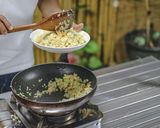 รูปขั้นตอนการทำที่ 18 ของ ข้าวผัดไข่ เม็ดร่วนสวย ไม่มัน ไม่เลี่ยน อร่อยถูกปากคนในครอบครัว