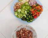 Foto langkah ke 1 dari resep Sambal Cumi Asin Pete.