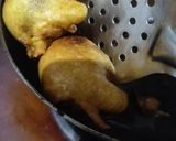 A picture of step 9 of Crispy Aloo Bade.