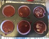 Foto langkah ke 4 dari resep Banana Choco Muffin with filling.