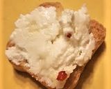 Foto do passo 4 de Queijo Chévre com mel e pimenta rosa