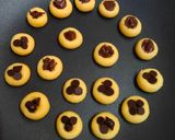 Foto langkah ke 3 dari resep Cookies Teflon Ekonomis (Plus Takaran Sendok).