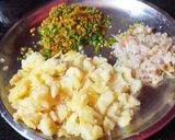 सूजी और सब्जी के कटलेट (Semolina Veg Cutlets Recipe In Hindi) रेसिपी चरण 2 फोटो