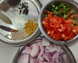 झटपट टेस्टी साउथ इंडियन टोमेटो राइस रेसिपी चरण 1 फोटो