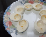Foto del paso 4 de la receta: Huevos rellenos de marisco