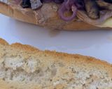 Foto del paso 5 de la receta Bocata de lomo adobado con champiñón y cebolla