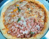 Foto langkah ke 10 dari resep Pizza teflon homemade rasa 'Hut' banget.