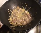 Une image de l'étape 6 de Tagliatelles noires aux têtes et pattes de calamars,échalotes,citron et persil.