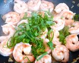 Hình bước làm 3 của món Salad Tôm Xào Tỏi Rau Quả Sốt Mù Tạt