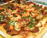 Foto del paso 11 de la receta: Coca con Rovellons, Alcachofas y Gambas