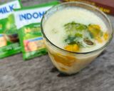 Foto langkah ke 4 dari resep Iced Mango Matcha Latte.