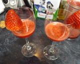Foto del paso 2 de la receta: Cóctel de champagne con fresas y Cointreau