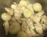 Foto del paso 2 de la receta: Solomillos de pollo con ciruelas y cebollitas francesas