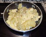 Foto del paso 5 de la receta Tortilla con patatas del guiso