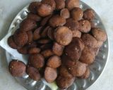 A picture of step 4 of Bajra vada.