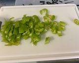Une image de l'étape 5 de Poulet mariné grillé aux poivrons et courgette.