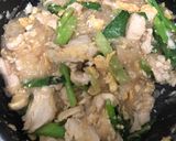 รูปขั้นตอนการทำที่ 6 ของ ผัดซีอิ๊วอกไก่เส้นเล็ก(จะว่าคลีนก็ได้)