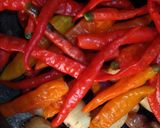 Foto langkah ke 2 dari resep Sambal goreng kentang pedas.