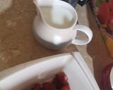 A picture of step 2 of Strawberry shake.