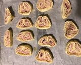 Une image de l'étape 6 de Palmiers roses au jambon emmental et moutarde.