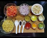 A picture of step 1 of Kaju Gathiya Curry.