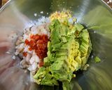 Foto del paso 3 de la receta: Ensaladilla de aguacate y gambas