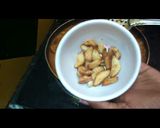 A picture of step 12 of Garlic gravy.