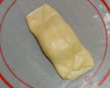 Foto langkah ke 5 dari resep Bolen Isi Tape.
