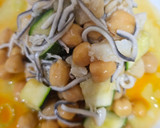 Foto del paso 6 de la receta: Anguriñas en pil pil de bacalao y garbanzos con calabacín
